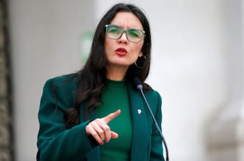 Ministra Vallejo tras pifias a Boric en Parada Militar: “Es un grupo pinochetista cada vez más pequeño”