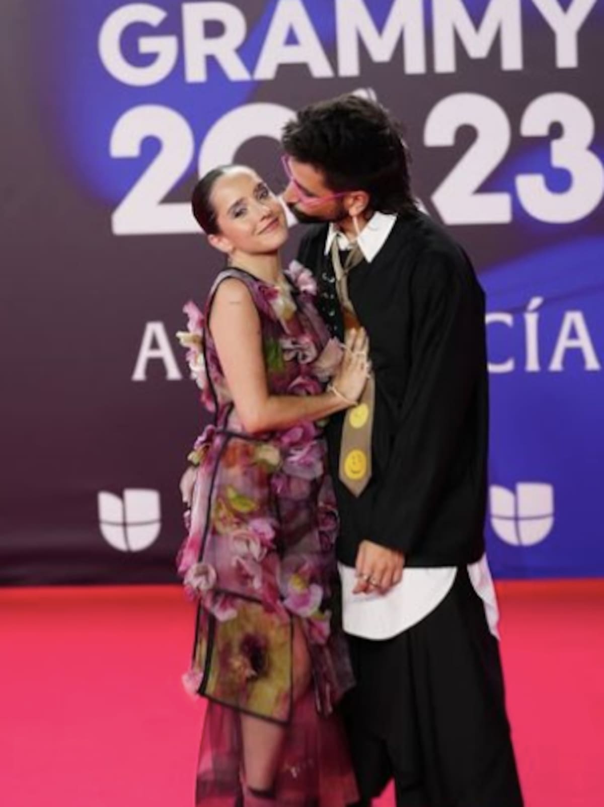 Camilo y Eva Luna en la Alfombra Roja.
