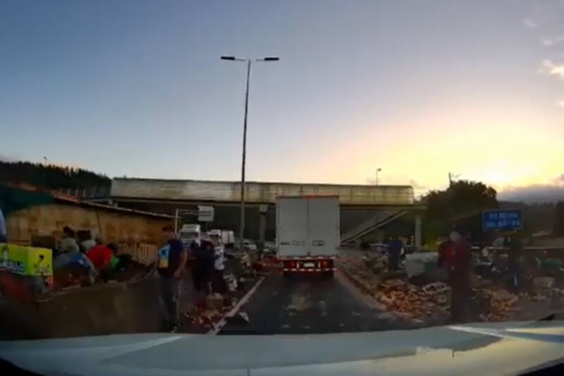 El accidente se registró entre las regiones de La Araucanía y el Biobío. Créditos: Captura Video