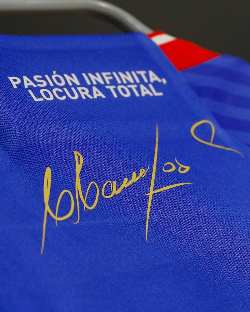 Camiseta Universidad de Chile homenaje a Carlos Campos