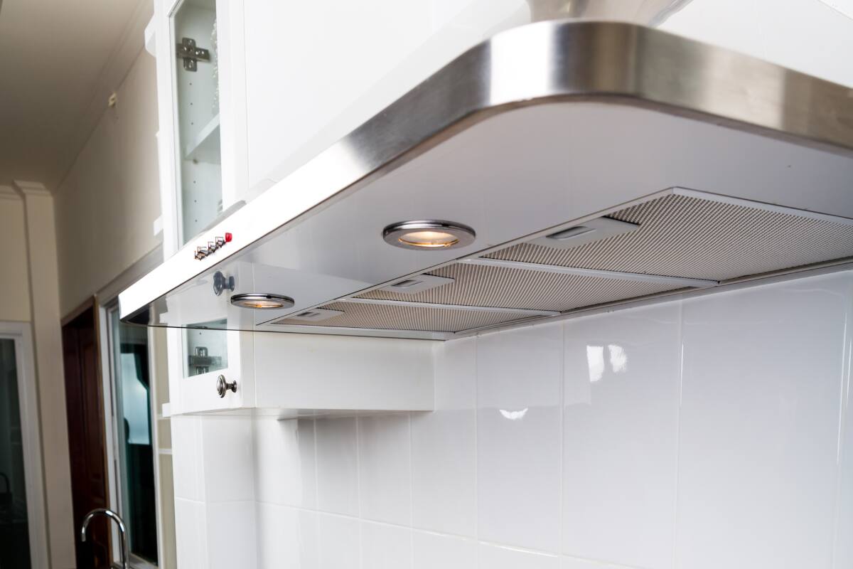 La mezcla casera de la influencer de cocina promete dejar este electrodoméstico como nuevo en pocos pasos. Créditos: Freepik.