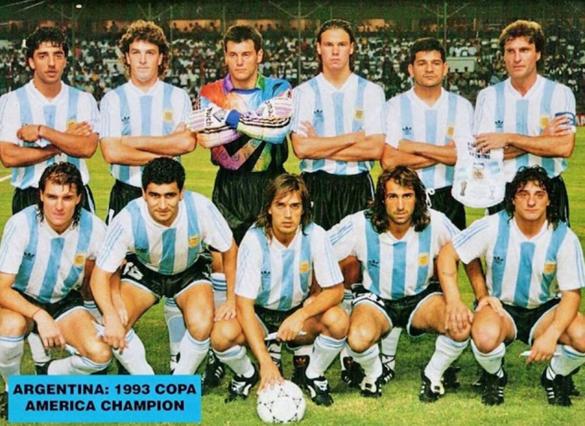 Argentina, campeón de Copa América 1993. Arriba, Sergio Vázquez, Néstor Craviotto, Sergio Goycochea, Fernando Redondo, Ricardo Altamirano y Óscar Ruggeri. Abajo: Alejandro Mancuso, Alberto Acosta, Gabriel Batistuta, Leo Rodríguez y Claudio García.