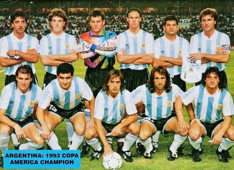 Argentina, campeón de Copa América 1993. Arriba, Sergio Vázquez, Néstor Craviotto, Sergio Goycochea, Fernando Redondo, Ricardo Altamirano y Óscar Ruggeri. Abajo: Alejandro Mancuso, Alberto Acosta, Gabriel Batistuta, Leo Rodríguez y Claudio García.