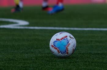 Las opciones que dividen a dirigentes ante un eventual retorno del fútbol