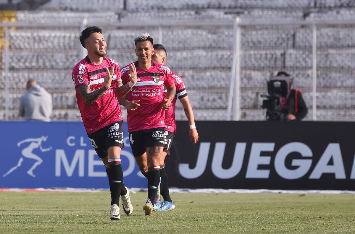Se formó en Wanderers, le hizo un golazo a Everton y su celebración revolucionó las redes sociales