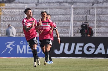 Se formó en Wanderers, le hizo un golazo a Everton y su celebración revolucionó las redes sociales