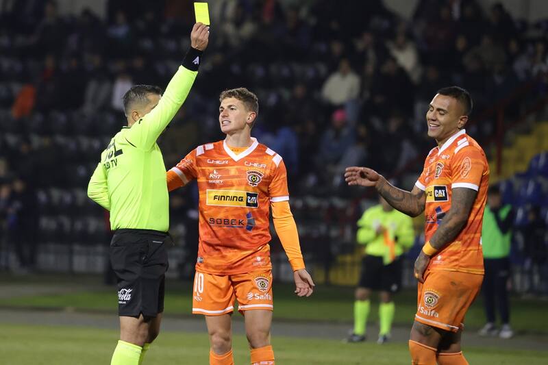 Cobreloa se sintió perjudicado por el arbitraje contra Huachipato. Agencia Aton