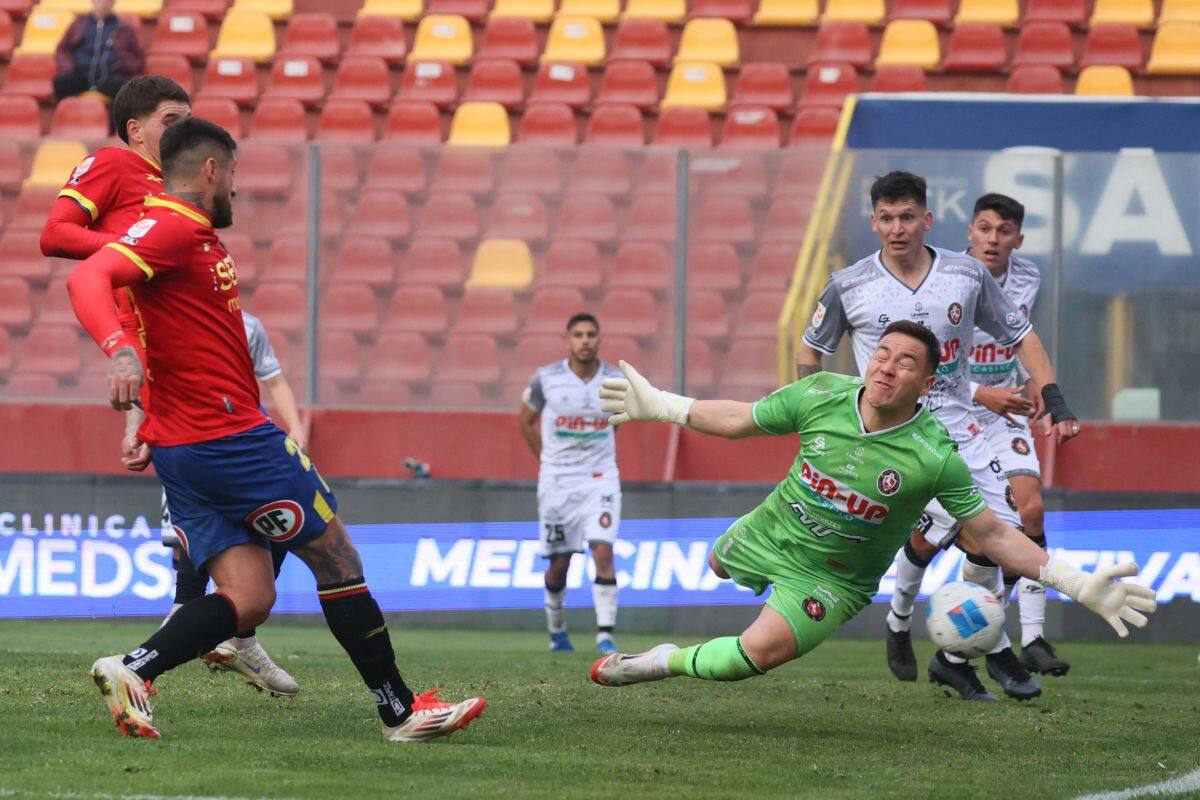 En la primera rueda, Unión Española y Deportes Limache igualaron 2-2 en Santa Laura. Foto: Agencia Aton.