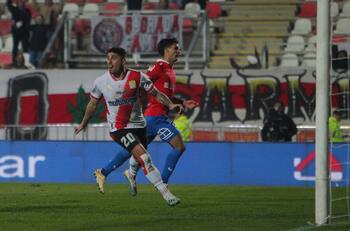 Curicó Unido noquea a Universidad Católica y deja a Ariel Holan con pie y medio fuera de la UC