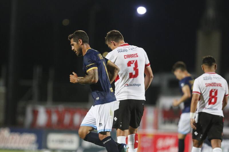 Curicó es el primer descendido a Primera B, tras perder 4-3 contra Magallanes. Foto: Aton.