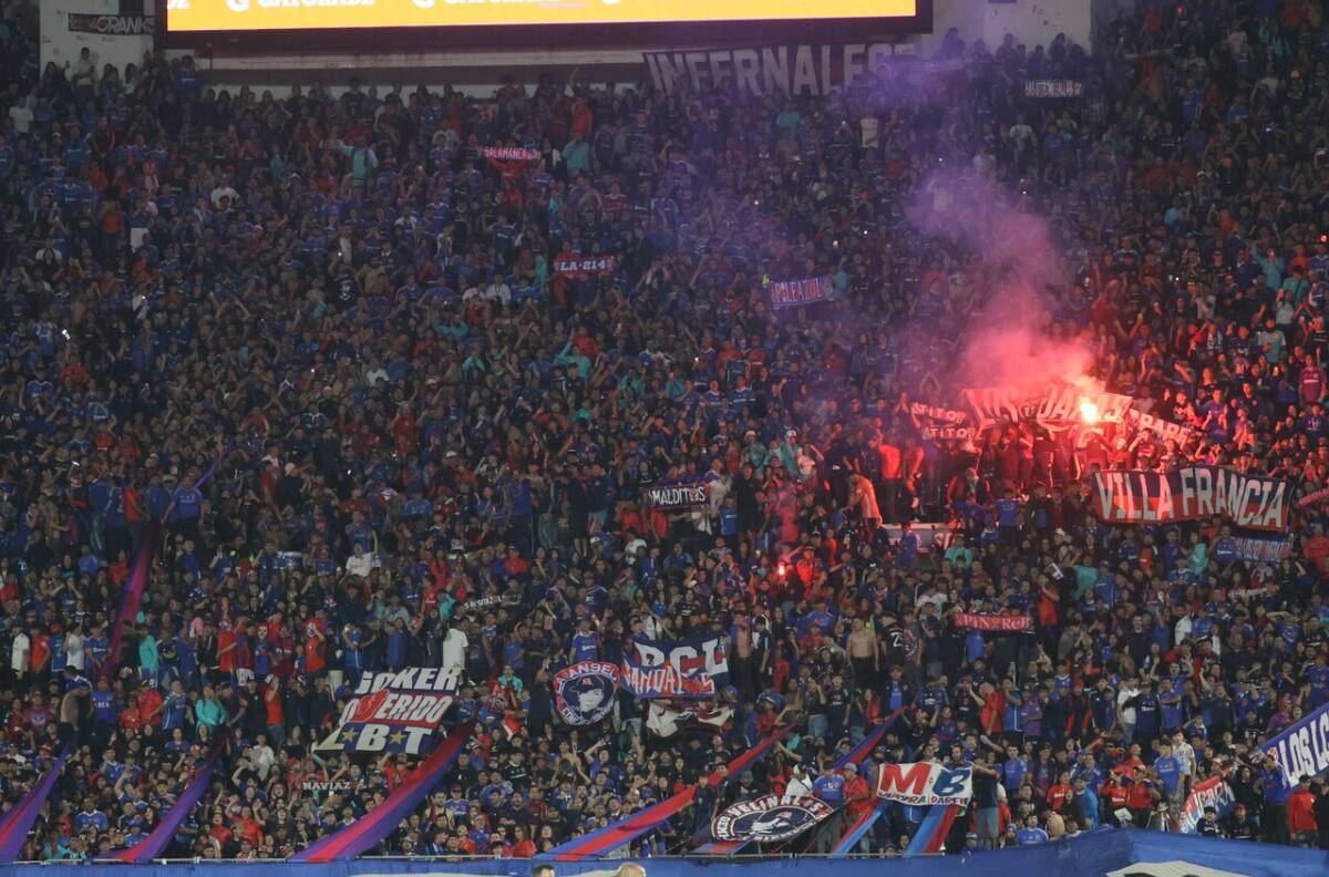 El riesgo que corre la U tras el show pirotécnico de su barra frente a Huachipato