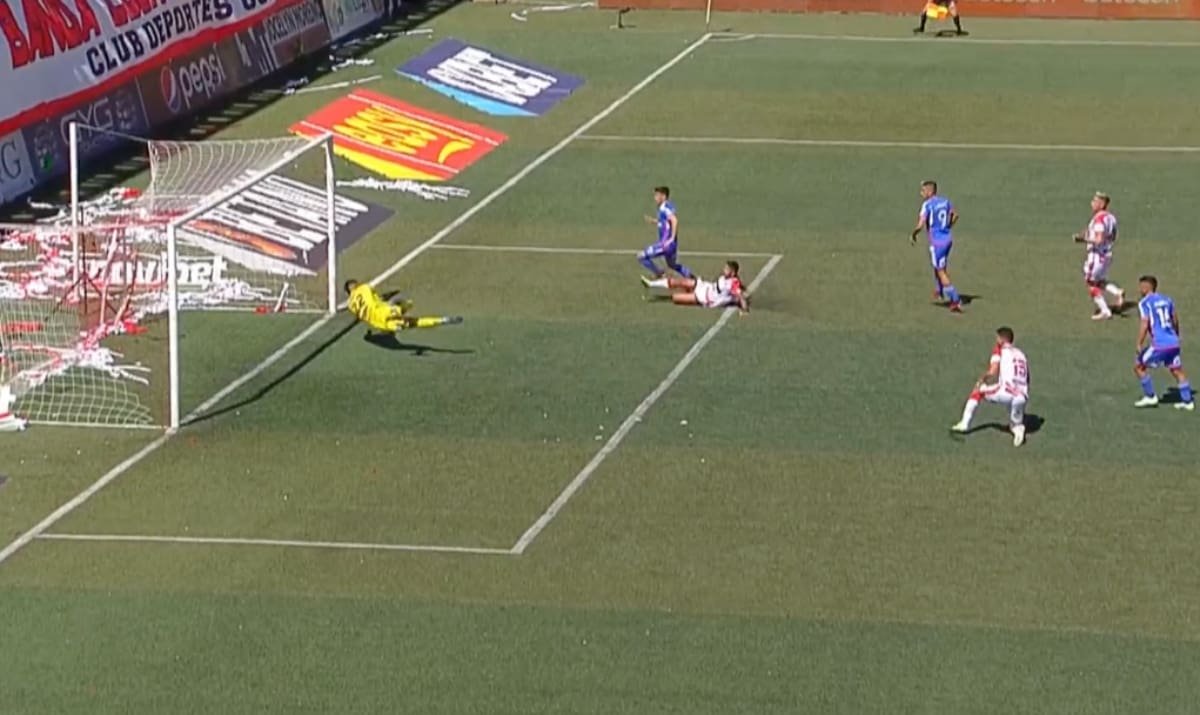 La atajada de Nelson Espinoza que evitó el gol de la U.