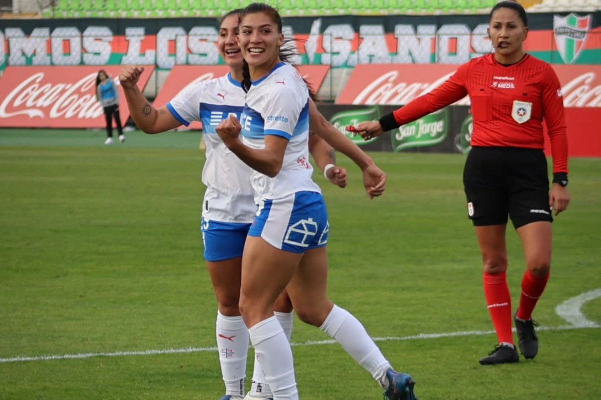 Universidad Católica es ahora escolta, tras ganarle a Palestino en La Cisterna. Foto: @cruzadasoficial en Instagram