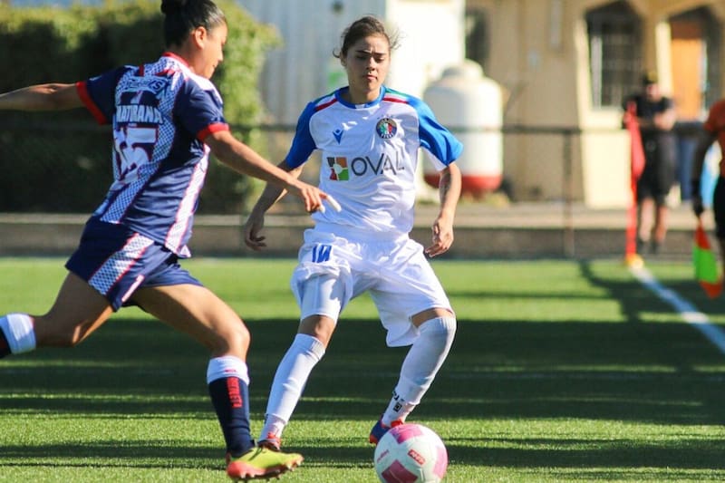 Deportes Recoleta y Audax Italiano abrieron la temporada 2025 del fútbol femenino de Chile. Foto: Contragolpe.cl