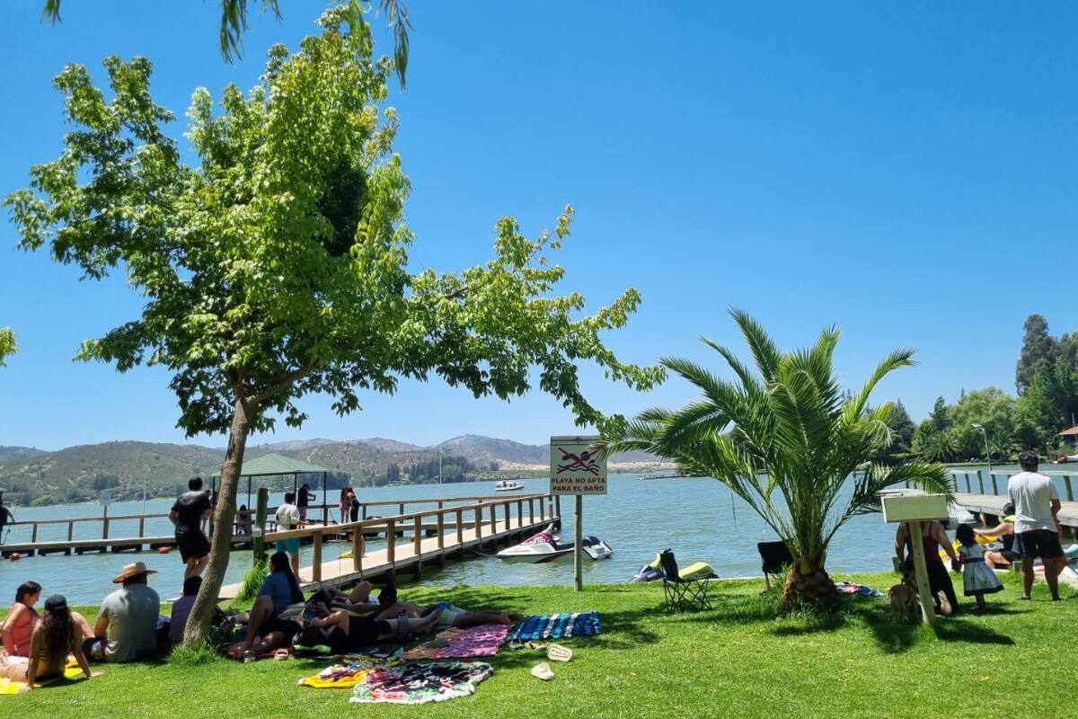 A solo dos horas de Santiago, puedes encontrar un espacio ideal para descansar, con entretenidos panoramas para toda la familia. Créditos: Camping Bello Horizonte.
