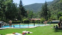 Ubicado en la Laguna de Aculeo: El maravilloso camping con piscina y entorno natural que vas a poder visitar por $10.000
