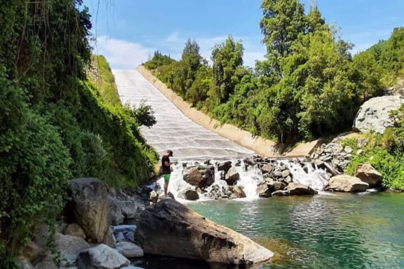 Está ubicado a una hora de Parral, Región del Maule.
Créditos: Instagram del camping.