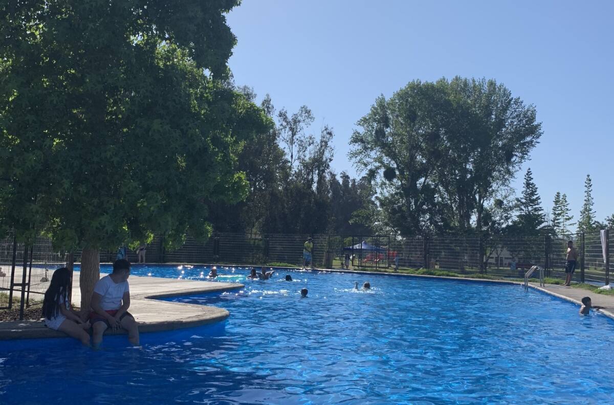 Este espectacular camping con piscina es ideal para escapar del calor dentro de la Región Metropolitana