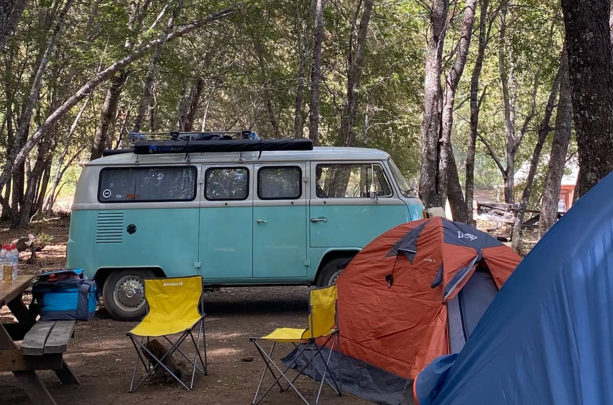 Este camping con cabañas es ideal para alojarte cerca del Parque Nacional Radal Siete Tazas