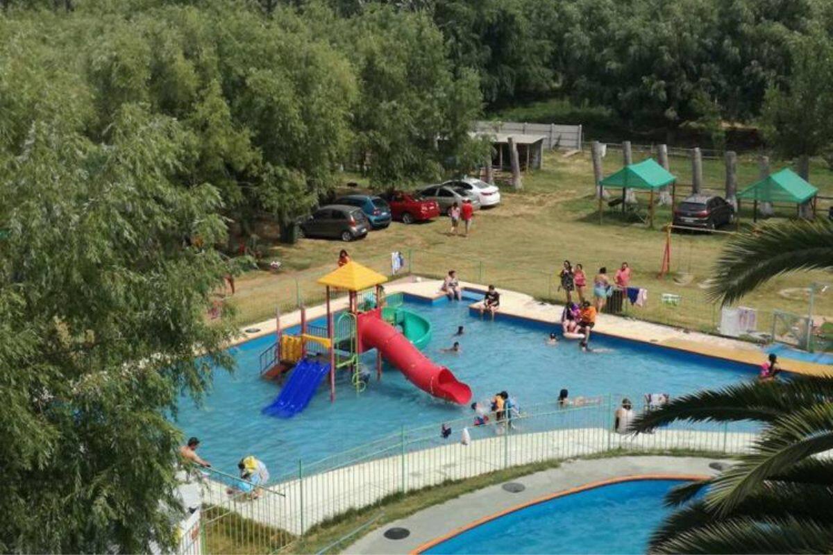 Está ubicado a 40 minutos de Santiago y ofrece actividades para toda la familia por $8.000.
Créditos: Campings de Chile.