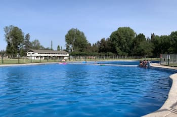 “10 hectáreas de aire puro y naturaleza”: Este camping ubicado en las afueras de Santiago es ideal para disfrutar al aire libre