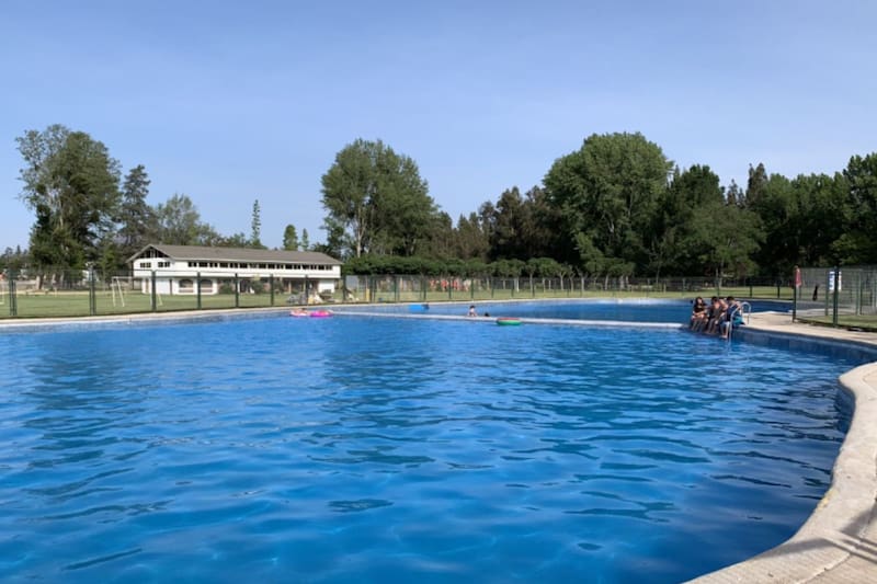 Está ubicado a solo 40 minutos de Santiago.
Créditos: Camping Millantú.