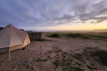 Este camping frente a la playa a dos horas de Santiago es ideal para empezar el año lejos del estrés