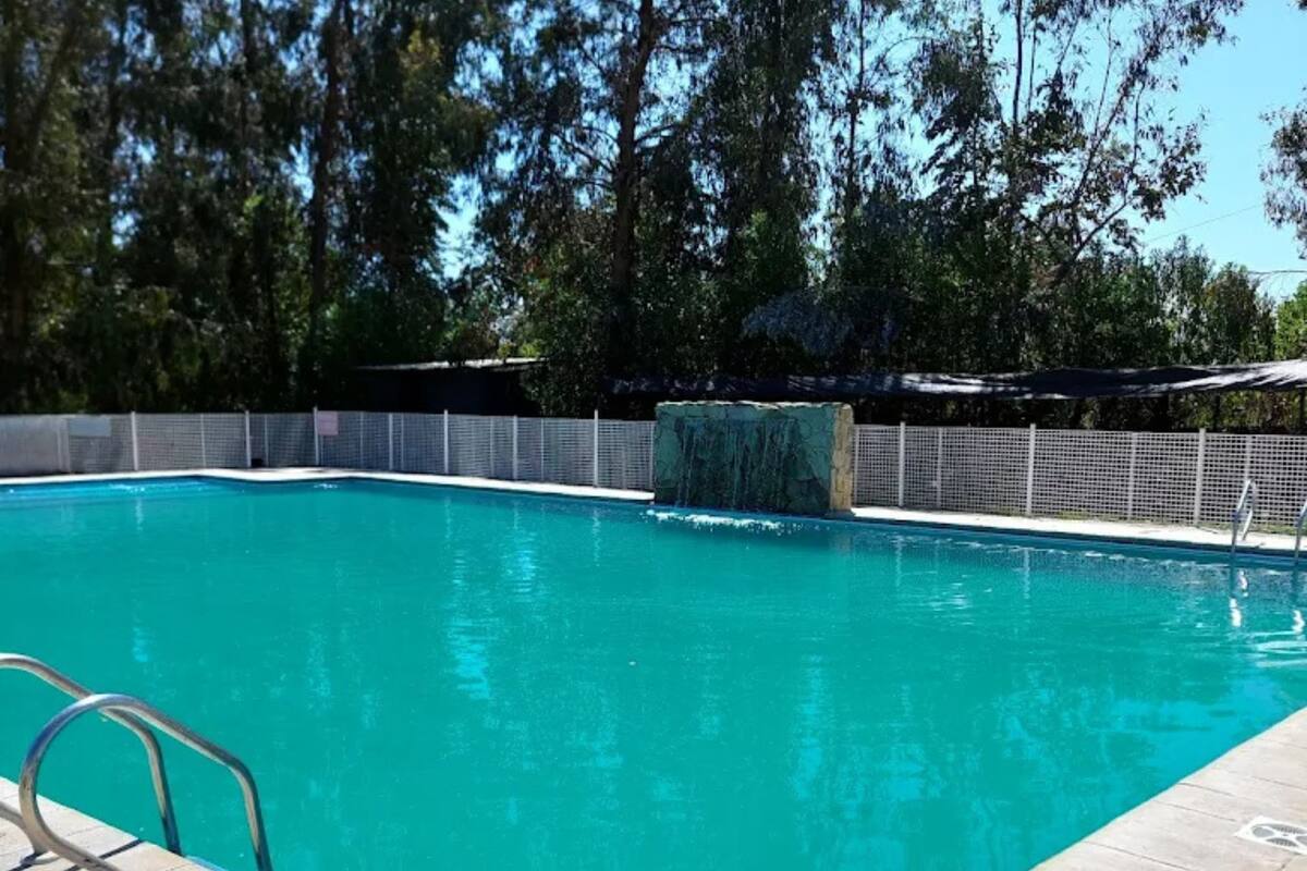 Está ubicado a solo 45 minutos de Santiago.
Créditos: Google Maps.