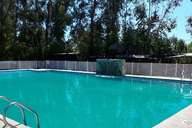 Está ubicado a solo 45 minutos de Santiago.
Créditos: Google Maps.