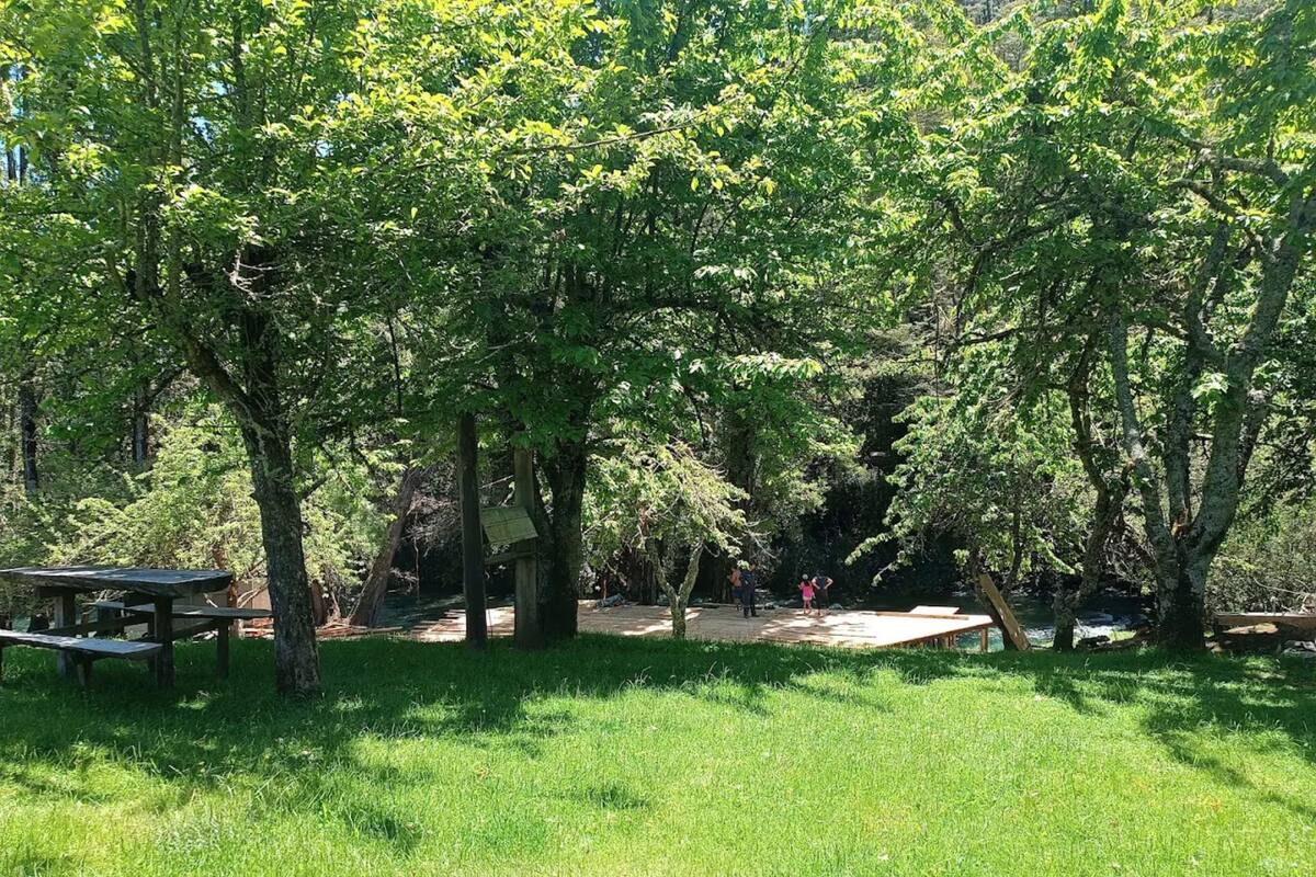 Se destaca por su hermoso pozón de agua cristalina.
Créditos: Google Maps.