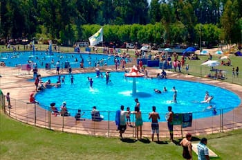 Este es el camping y parque acuático a 45 minutos de Santiago que te ofrece un inicio de año lleno de diversión