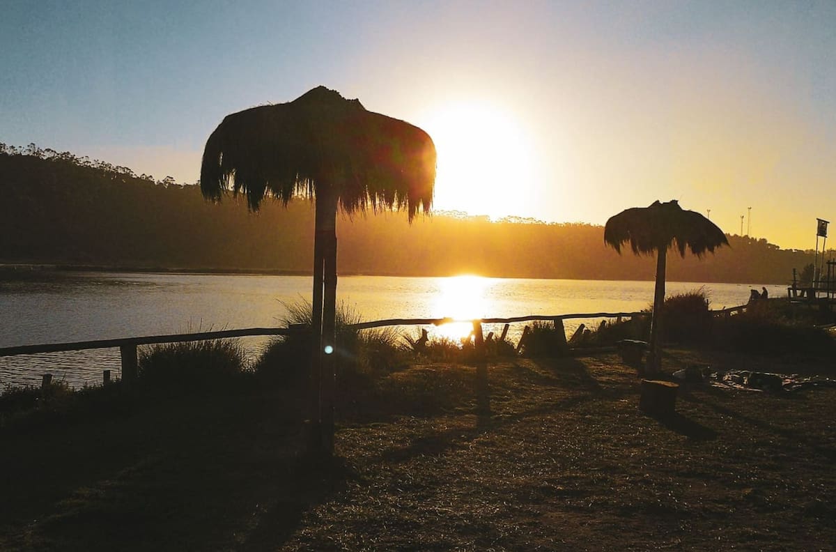 La última escapada del verano: Este camping natural con laguna es perfecto para recargar energías antes de marzo