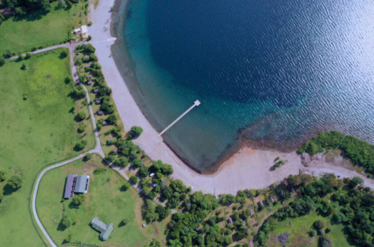 A menos de 2 horas de Temuco se encuentra este increíble camping con acceso a un gran lago