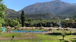 Está a la orilla de un río: Este camping es perfecto para disfrutar con la familia cerca de Santiago