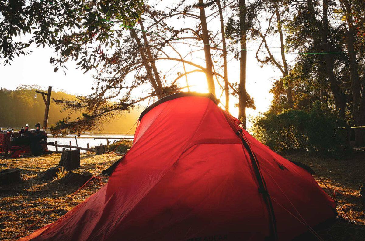 “Es un camping con las 3 B”: Por menos de $13.000 puedes disfrutar de un majestuoso lago ubicado a tres horas de Santiago