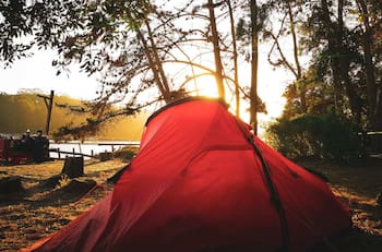 “Es un camping con las 3 B”: Por menos de $13.000 puedes disfrutar de un majestuoso lago ubicado a tres horas de Santiago