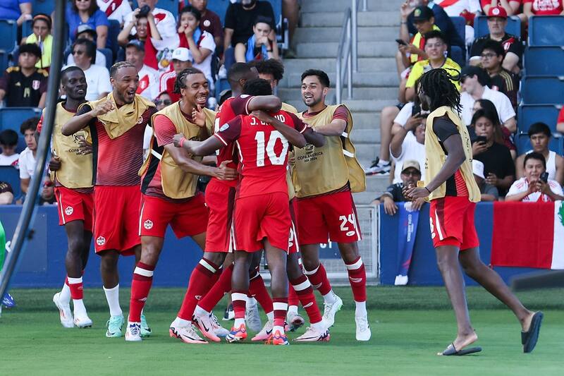 Canadá consiguió sus primeros 3 puntos venciendo a Perú. (Foto: EFE)