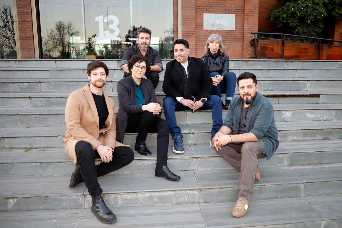 El canal presenta a su equipo que prepara las Mininovelas.