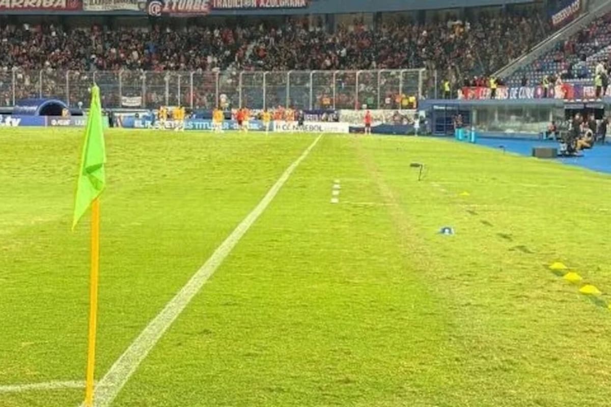 En Cerro achicaron el espacio de juego.