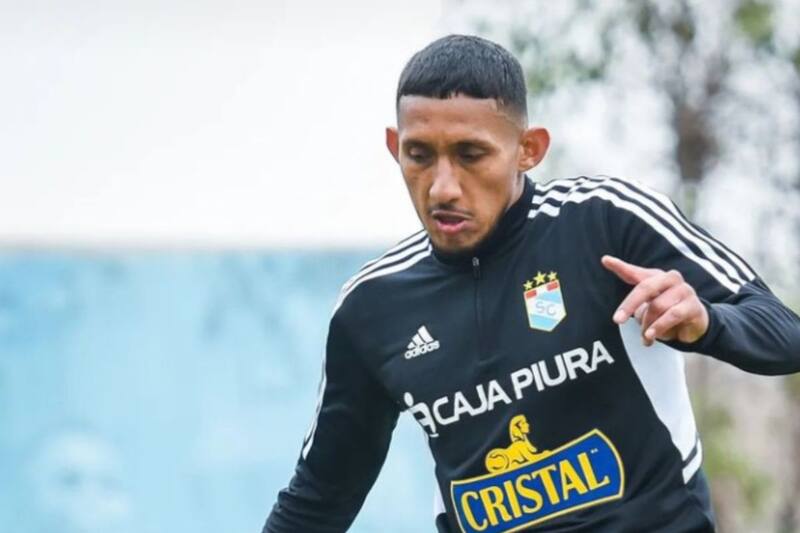 Canchita Gonzales, con la camiseta de Sporting Cristal.