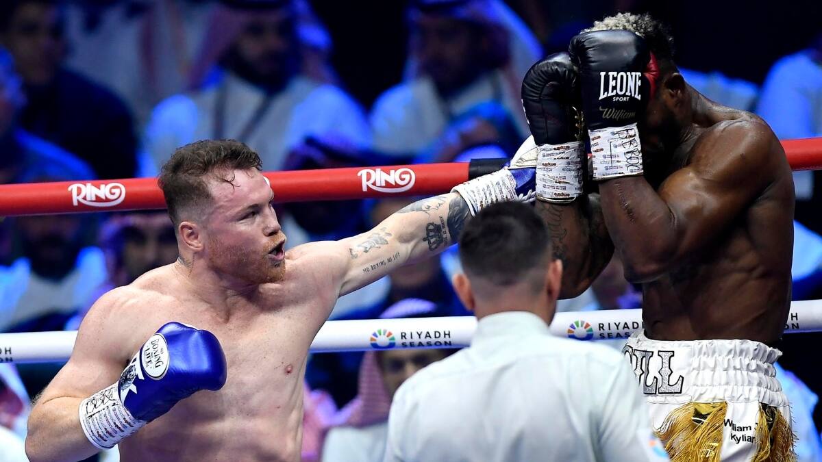 Canelo Álvarez fue más que William Scull en Arabia Saudita: decisión unánime