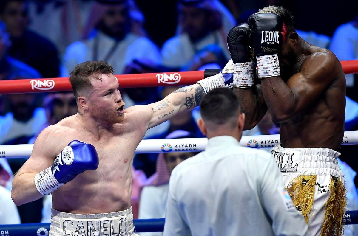 Canelo Álvarez fue más que William Scull en Arabia Saudita: decisión unánime