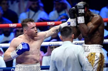 Canelo Álvarez fue más que William Scull en Arabia Saudita: decisión unánime
