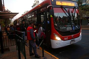 AHORA: Anuncian desvíos preventivos por conmemoración del Día del Joven Combatiente en ocho recorridos de buses Red