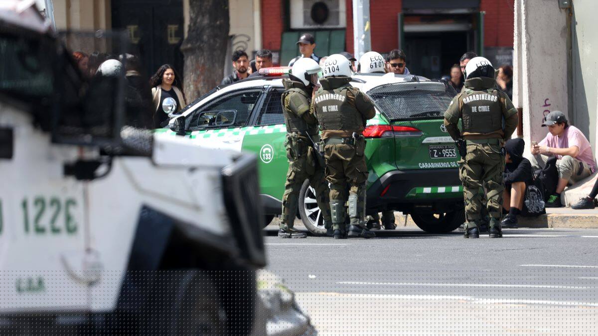 VIDEO | Disturbios en Plaza Italia: Carabineros dispersó a manifestantes con carros lanzagases