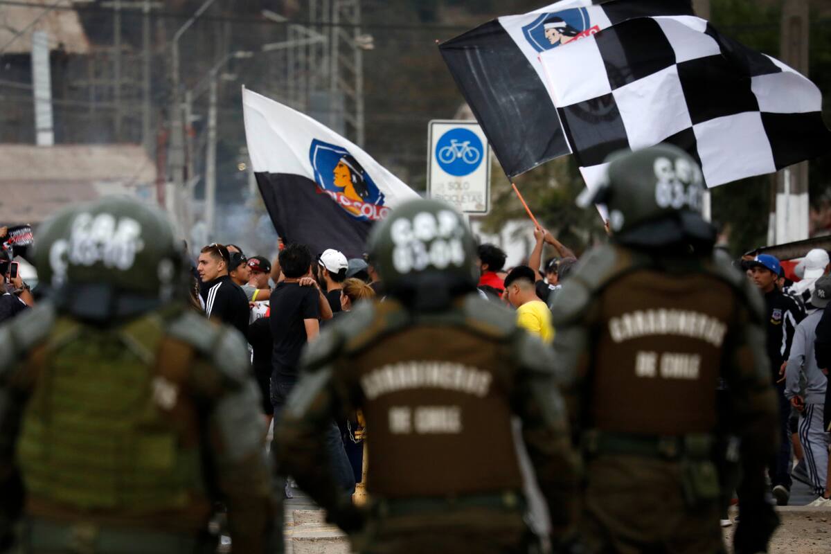 Hoy se realizará la formalización de dos carabineros por la muerte de los hinchas de Colo Colo en abril. Foto: Aton