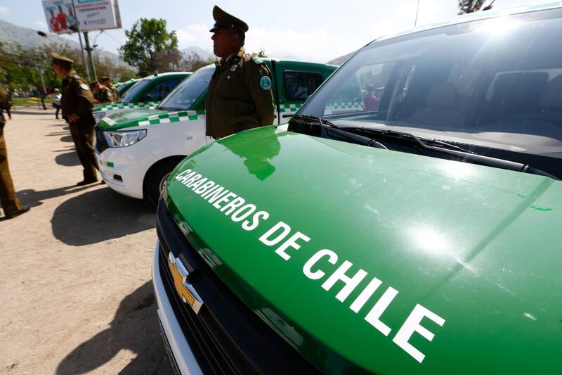 Personas que circulaban por el sector asistieron al carabinero herido.