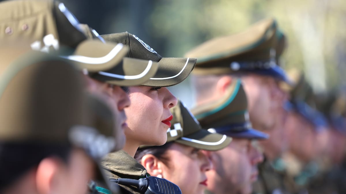 Carabineros de Chile ofrece trabajo para civiles con sueldos de hasta $3.648.000: así se puede postular
