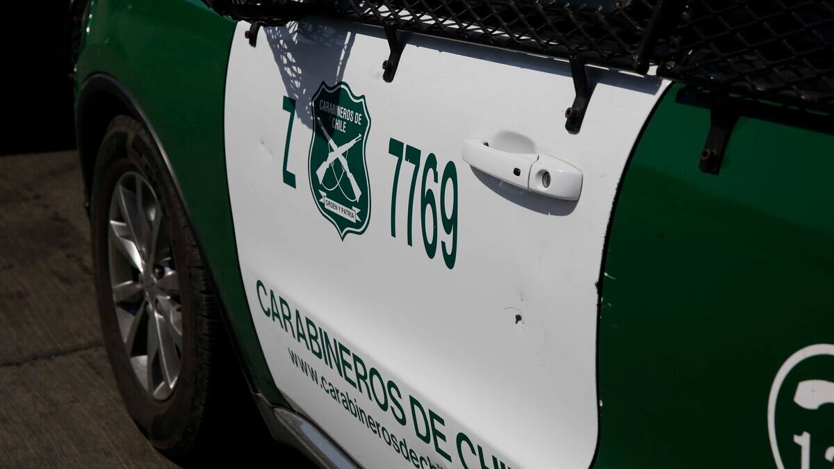 Indignante denuncia contra un carabinero que custodia la casa del Presidente: recibió dos cervezas de regalo durante su guardia