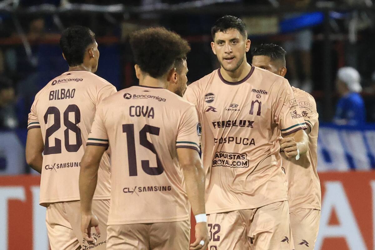 Miembros del plantel venezolano respondieron a los cánticos xenófobos en su contra. Foto: Agencia ATON.
